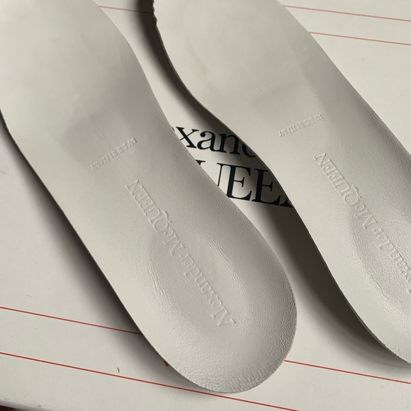 ❌SOLD❌ Alexander McQueen Larry Sneaker - Picture 7 of 13